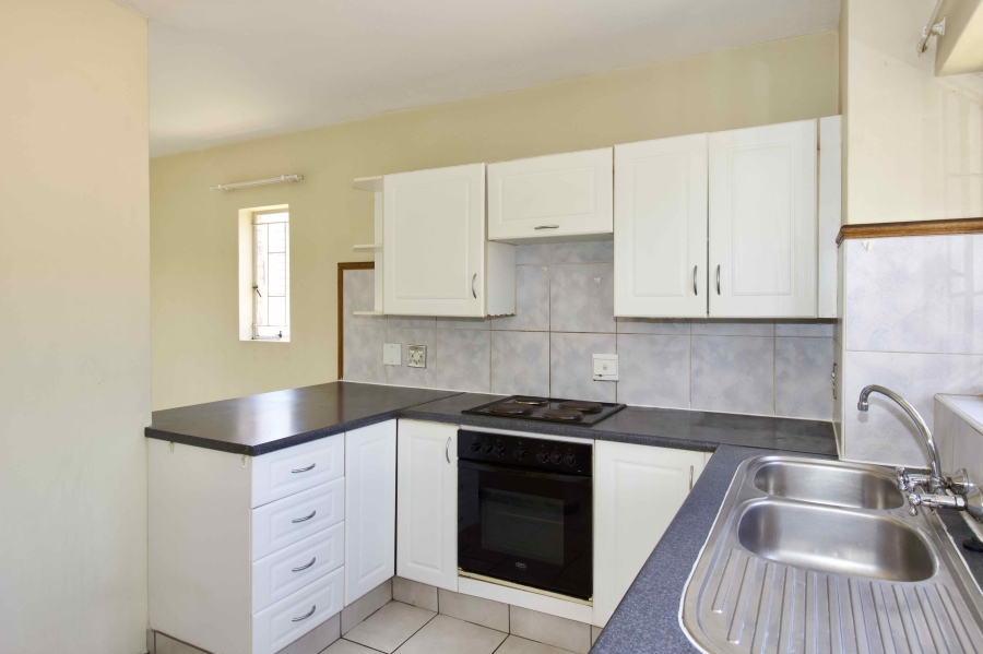 2 Bedroom Property for Sale in Die Hoewes Gauteng