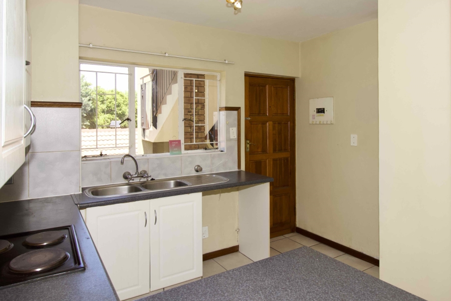 2 Bedroom Property for Sale in Die Hoewes Gauteng