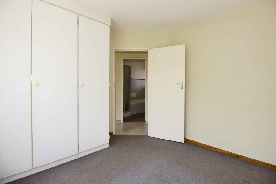 2 Bedroom Property for Sale in Die Hoewes Gauteng