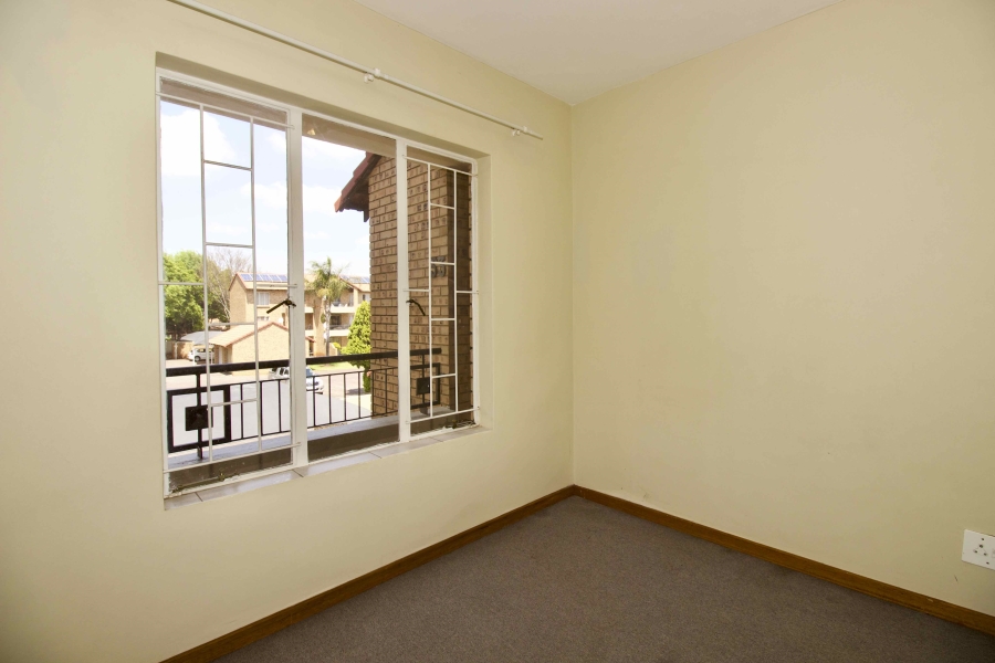 2 Bedroom Property for Sale in Die Hoewes Gauteng