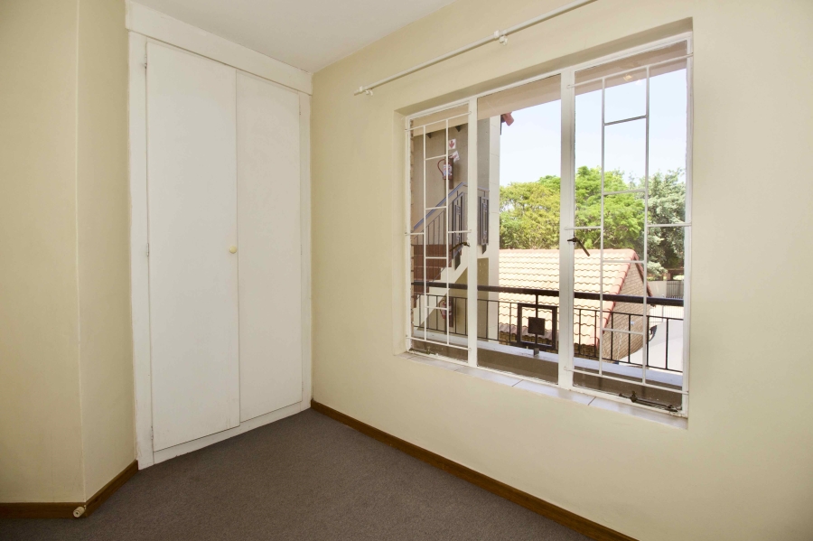 2 Bedroom Property for Sale in Die Hoewes Gauteng