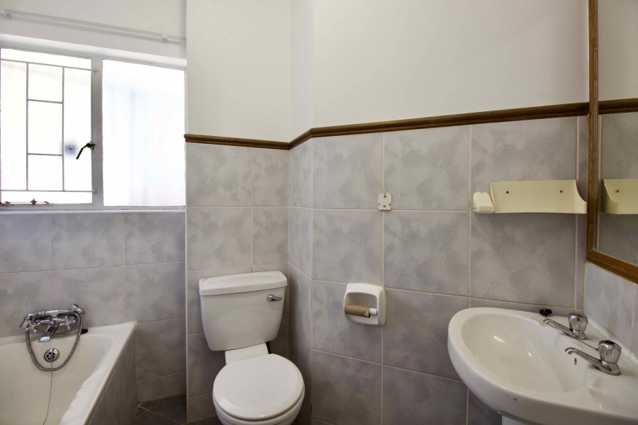 2 Bedroom Property for Sale in Die Hoewes Gauteng