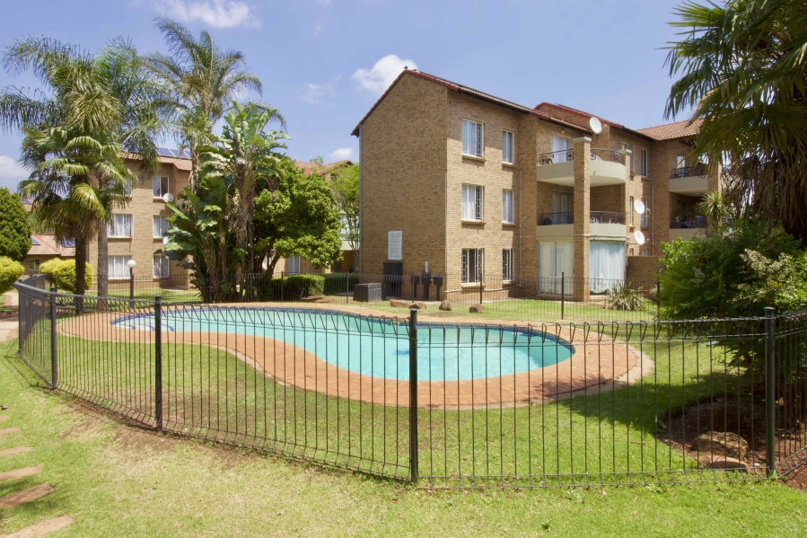 2 Bedroom Property for Sale in Die Hoewes Gauteng