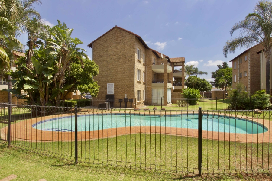 2 Bedroom Property for Sale in Die Hoewes Gauteng