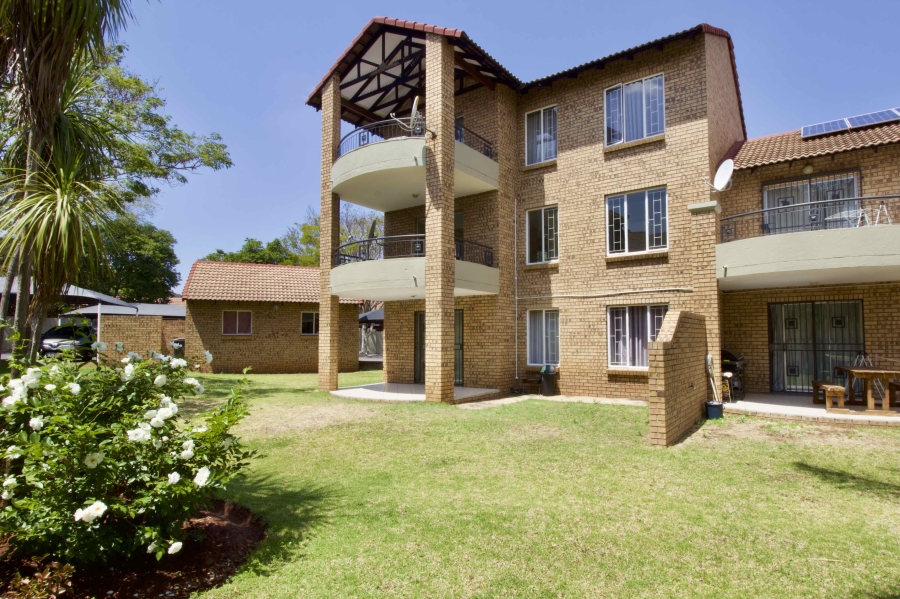 2 Bedroom Property for Sale in Die Hoewes Gauteng