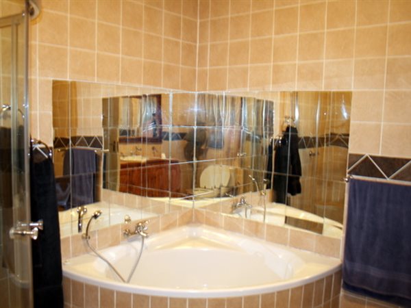 4 Bedroom Property for Sale in Haakdoornlaagte AH Gauteng