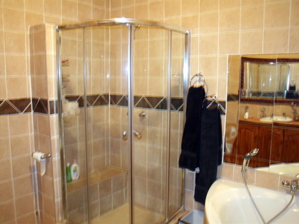 4 Bedroom Property for Sale in Haakdoornlaagte AH Gauteng