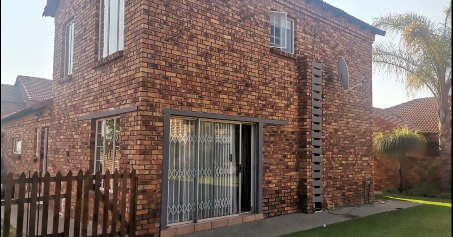 3 Bedroom Property for Sale in Amberfield Gauteng