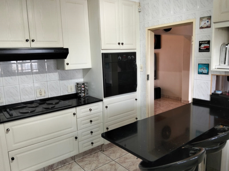 3 Bedroom Property for Sale in Laudium Gauteng