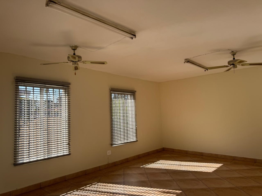 To Let commercial Property for Rent in New Redruth Gauteng