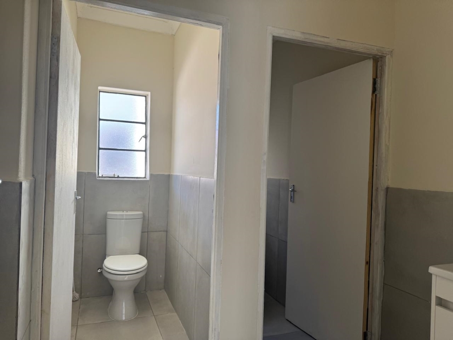 To Let commercial Property for Rent in New Redruth Gauteng