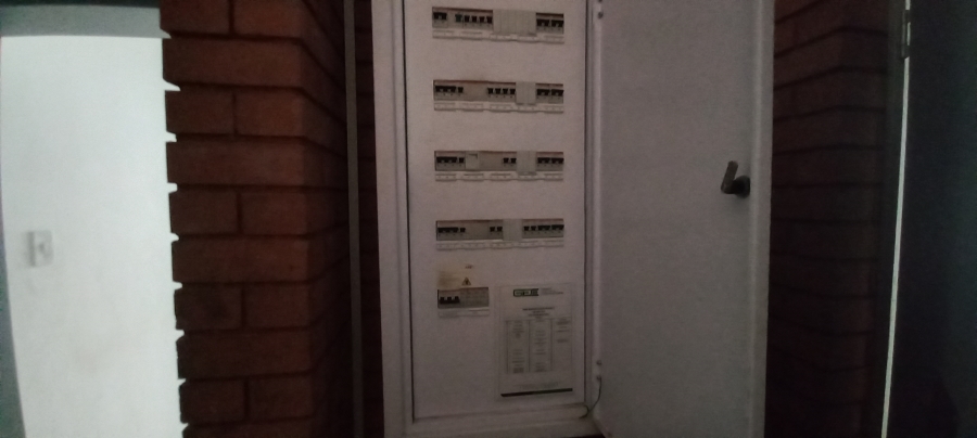 Commercial Property for Sale in Sterkfontein A H Gauteng