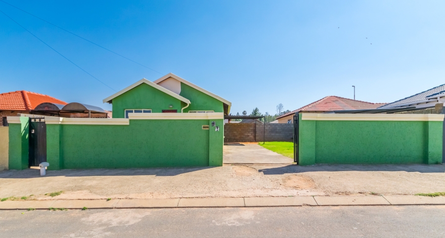 2 Bedroom Property for Sale in Kagiso Gauteng