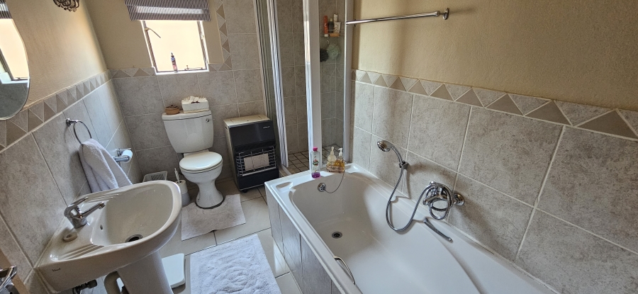 3 Bedroom Property for Sale in Randhart Gauteng