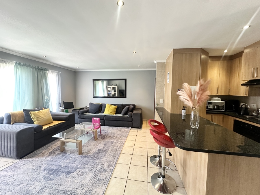 To Let 3 Bedroom Property for Rent in Thatchfield Close Gauteng