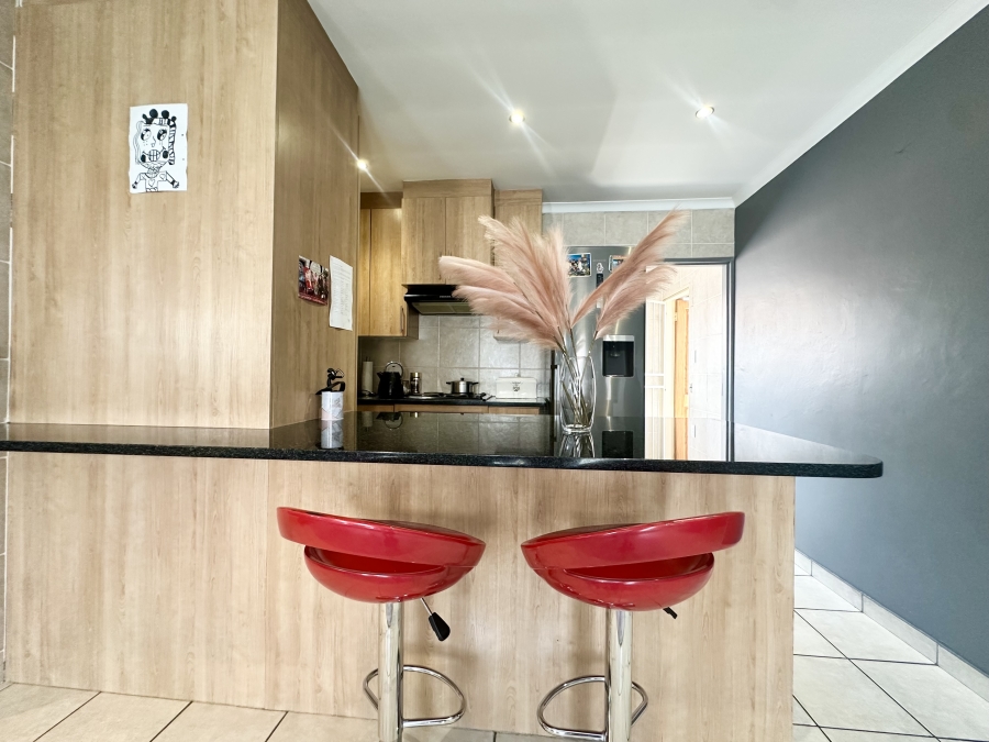 To Let 3 Bedroom Property for Rent in Thatchfield Close Gauteng