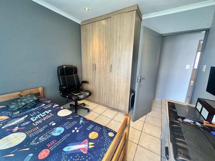 To Let 3 Bedroom Property for Rent in Thatchfield Close Gauteng