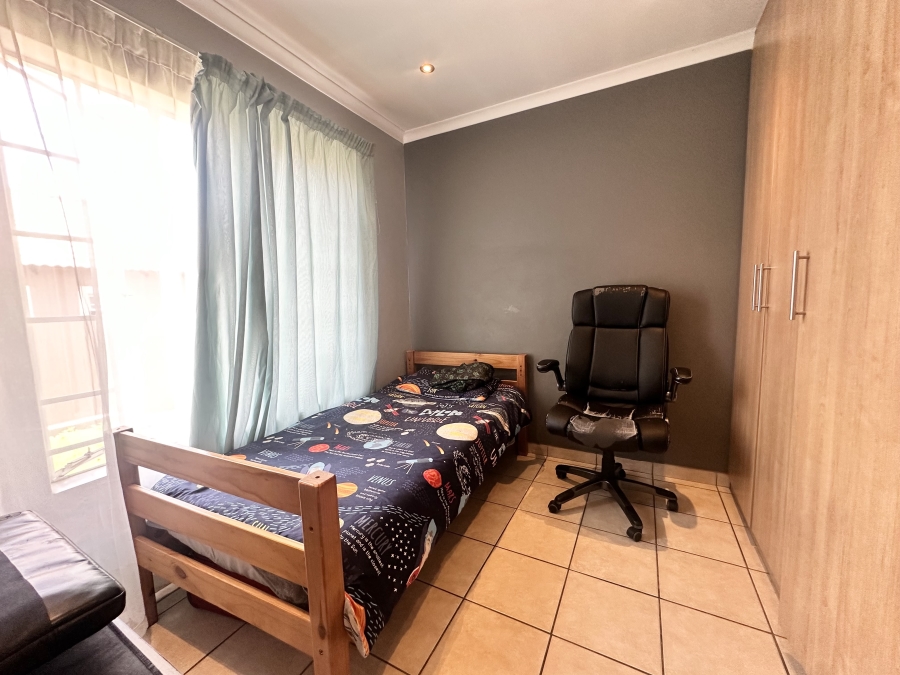To Let 3 Bedroom Property for Rent in Thatchfield Close Gauteng