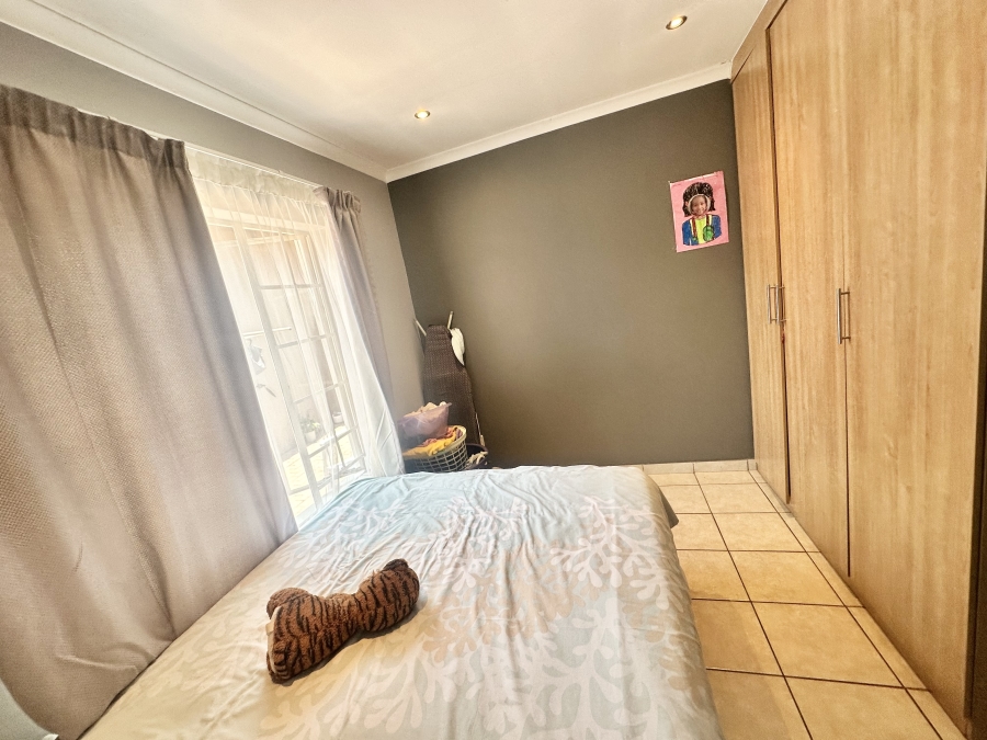 To Let 3 Bedroom Property for Rent in Thatchfield Close Gauteng