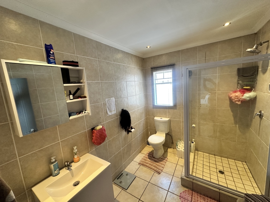 To Let 3 Bedroom Property for Rent in Thatchfield Close Gauteng