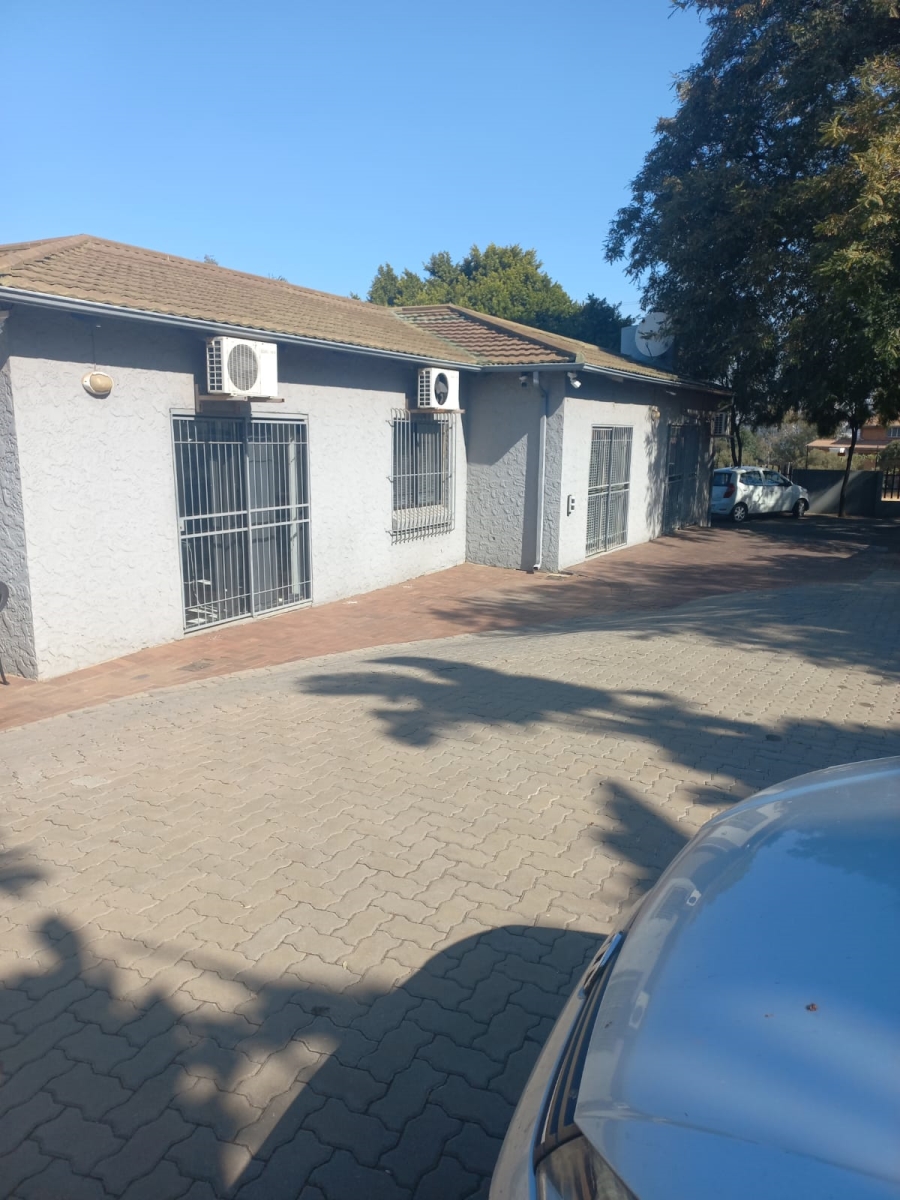 7 Bedroom Property for Sale in Edendale Gauteng