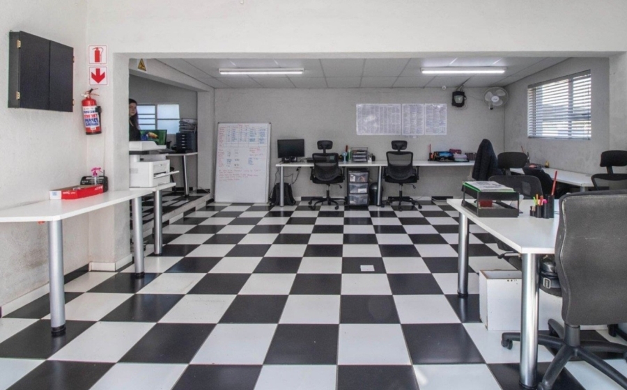 7 Bedroom Property for Sale in Edendale Gauteng