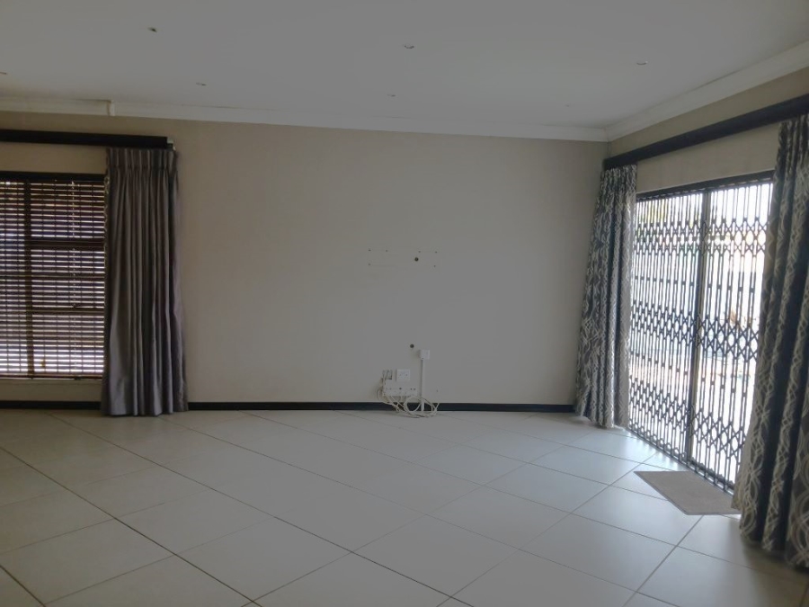 3 Bedroom Property for Sale in Helikonpark Gauteng