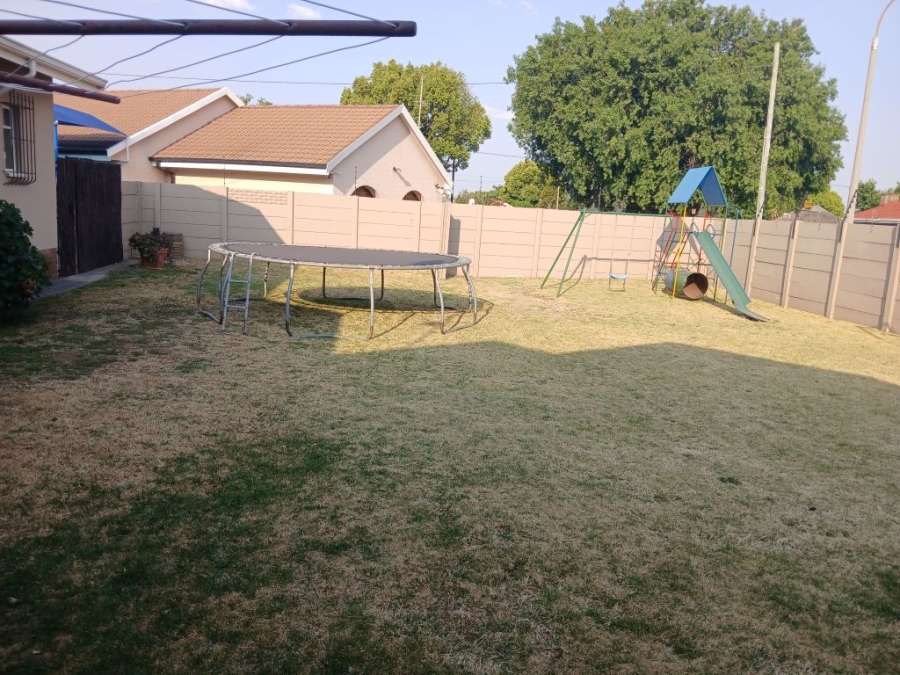 3 Bedroom Property for Sale in Helikonpark Gauteng