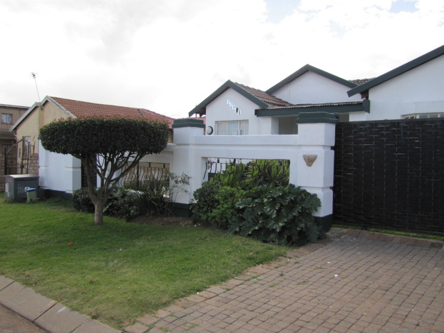 3 Bedroom Property for Sale in Kagiso Gauteng
