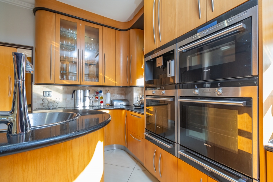 5 Bedroom Property for Sale in Broadacres Gauteng