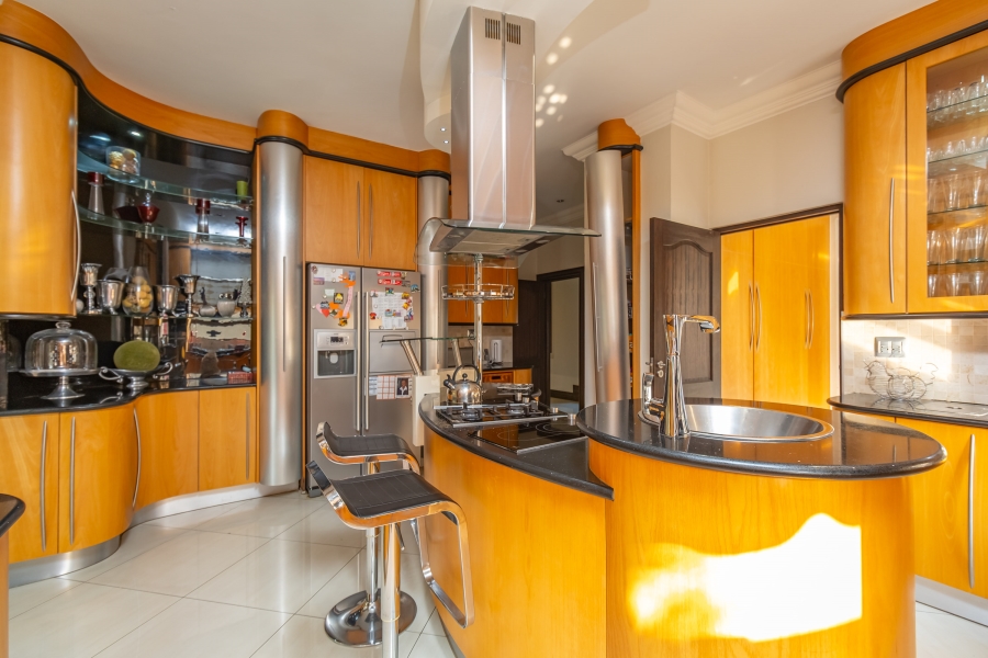 5 Bedroom Property for Sale in Broadacres Gauteng