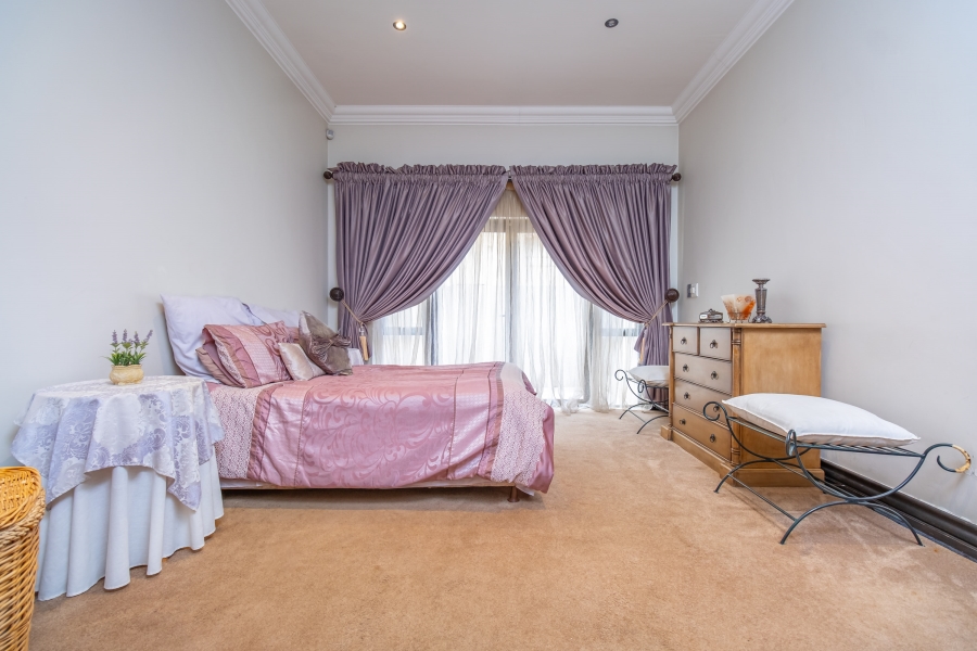 5 Bedroom Property for Sale in Broadacres Gauteng