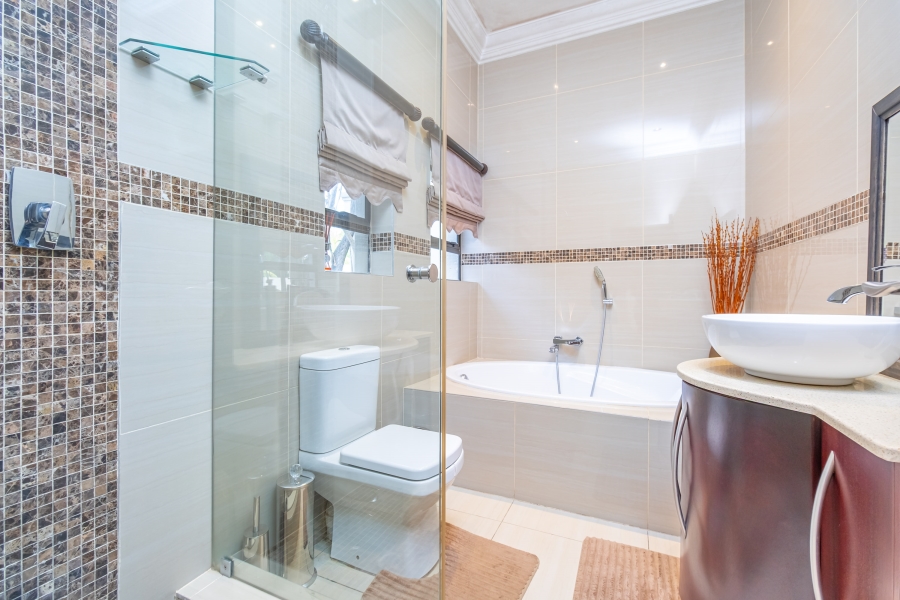 5 Bedroom Property for Sale in Broadacres Gauteng