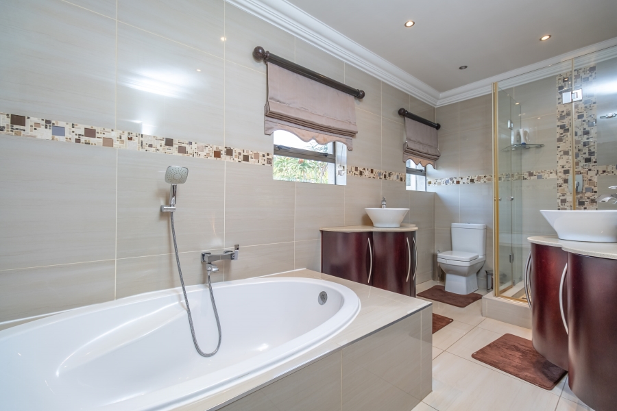 5 Bedroom Property for Sale in Broadacres Gauteng