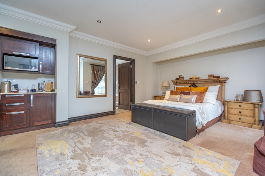 5 Bedroom Property for Sale in Broadacres Gauteng