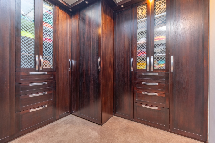 5 Bedroom Property for Sale in Broadacres Gauteng