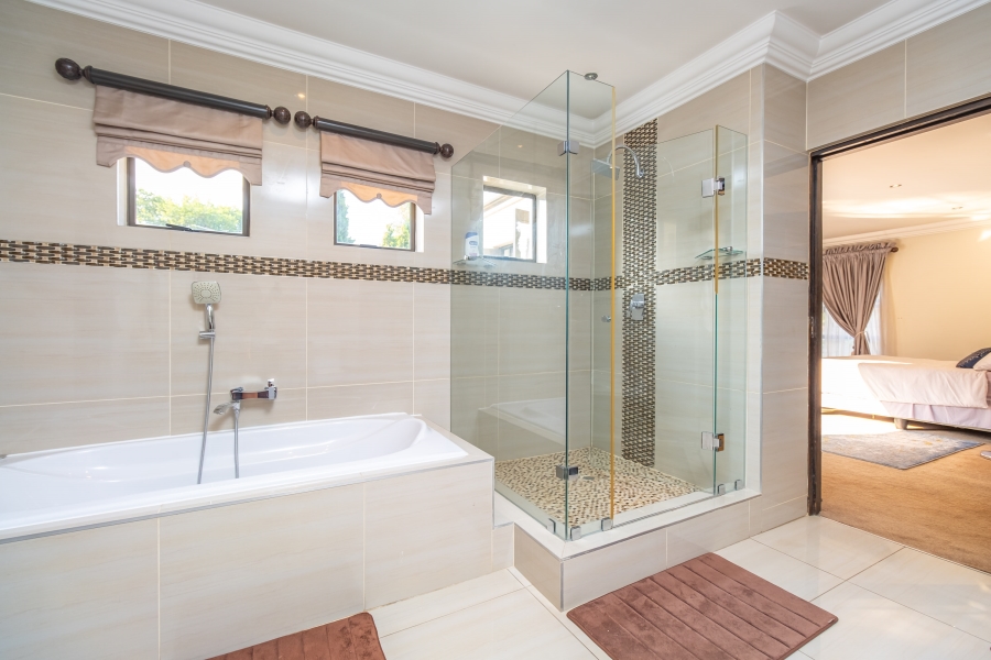 5 Bedroom Property for Sale in Broadacres Gauteng