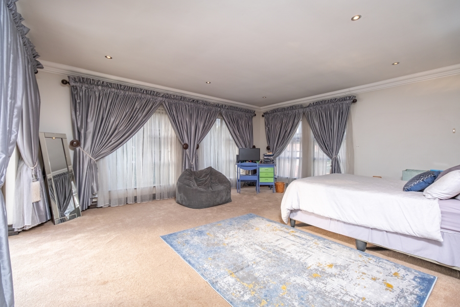 5 Bedroom Property for Sale in Broadacres Gauteng