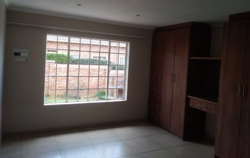 3 Bedroom Property for Sale in Amorosa Gauteng