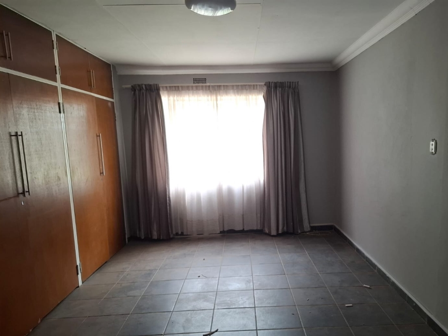 3 Bedroom Property for Sale in Lamontpark Gauteng
