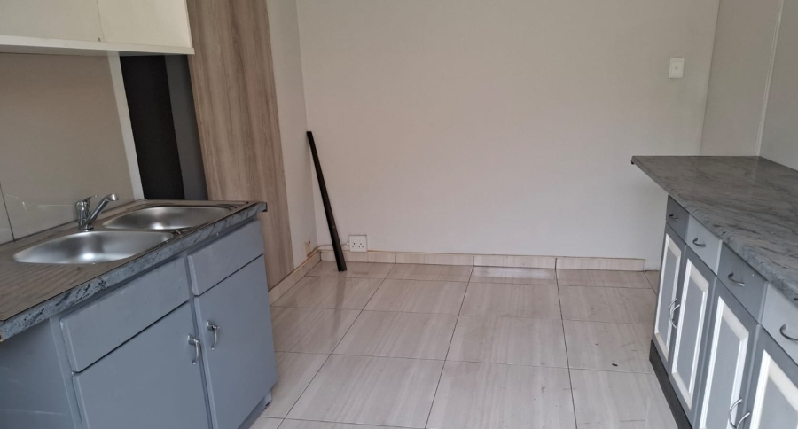 3 Bedroom Property for Sale in Lamontpark Gauteng