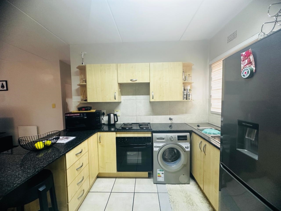 To Let 2 Bedroom Property for Rent in Sonneveld Gauteng