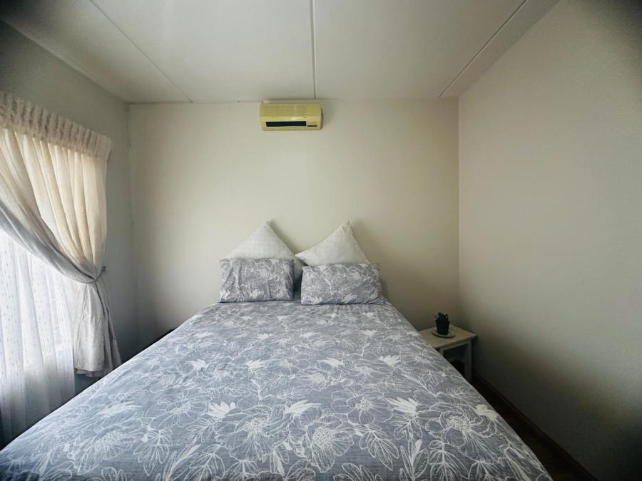 To Let 2 Bedroom Property for Rent in Sonneveld Gauteng