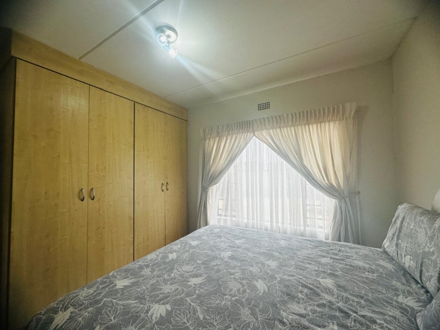 To Let 2 Bedroom Property for Rent in Sonneveld Gauteng