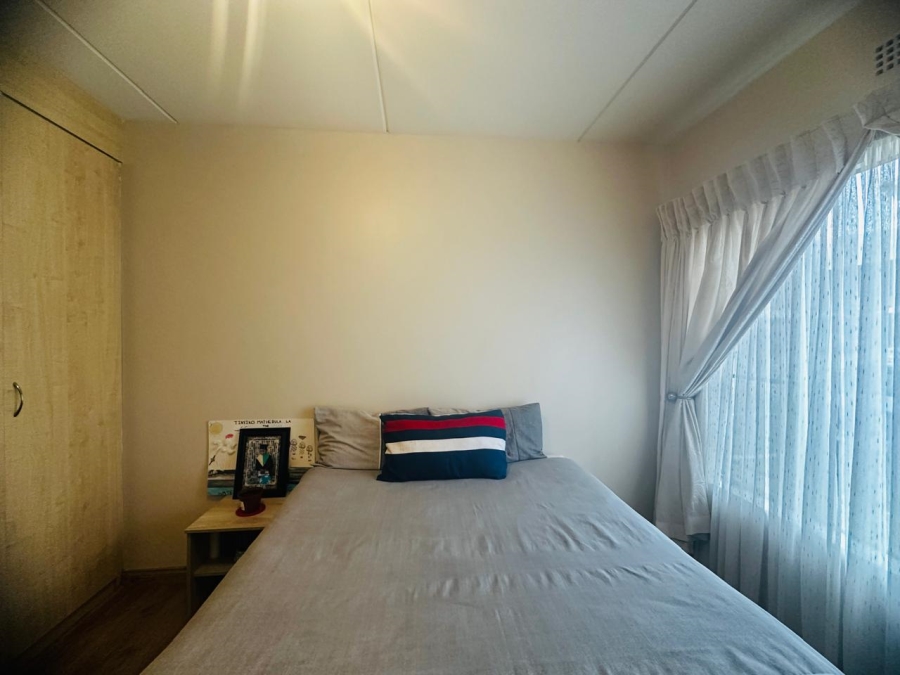 To Let 2 Bedroom Property for Rent in Sonneveld Gauteng