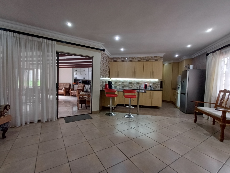 7 Bedroom Property for Sale in Marais Steyn Park Gauteng