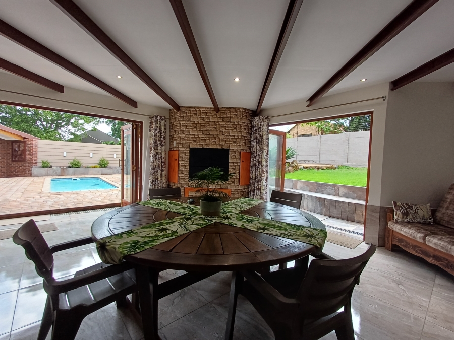 7 Bedroom Property for Sale in Marais Steyn Park Gauteng