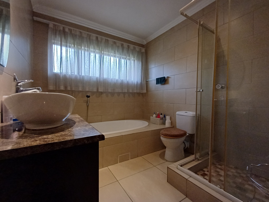 7 Bedroom Property for Sale in Marais Steyn Park Gauteng