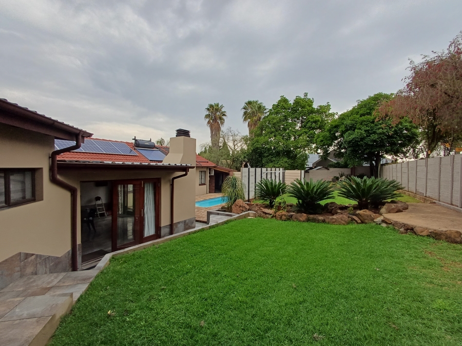 7 Bedroom Property for Sale in Marais Steyn Park Gauteng