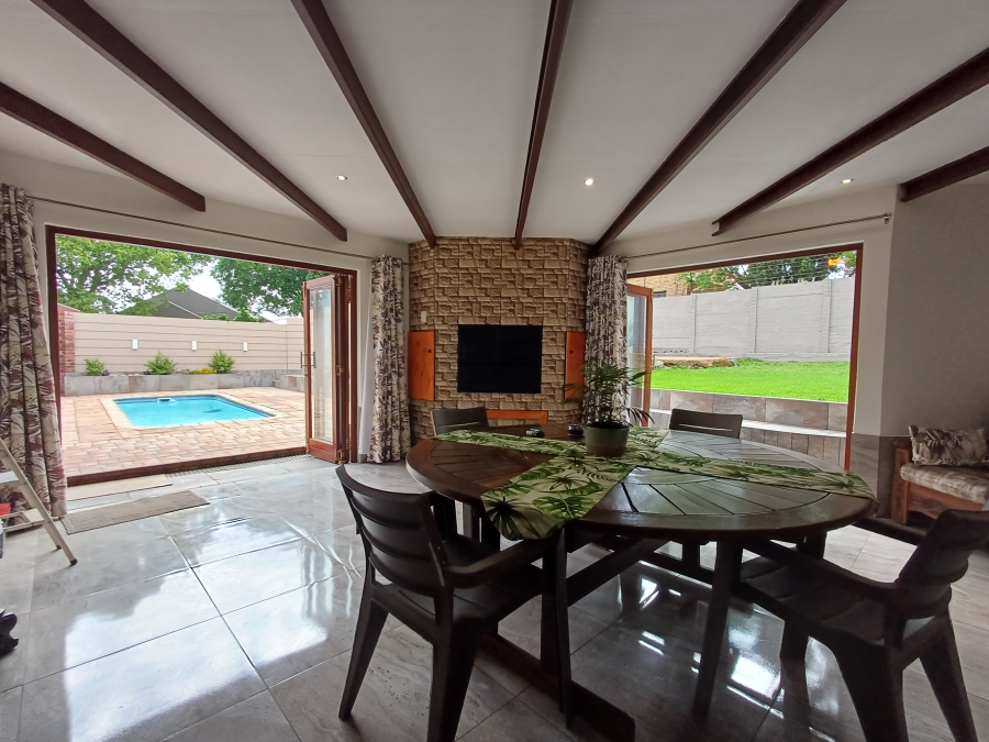7 Bedroom Property for Sale in Marais Steyn Park Gauteng